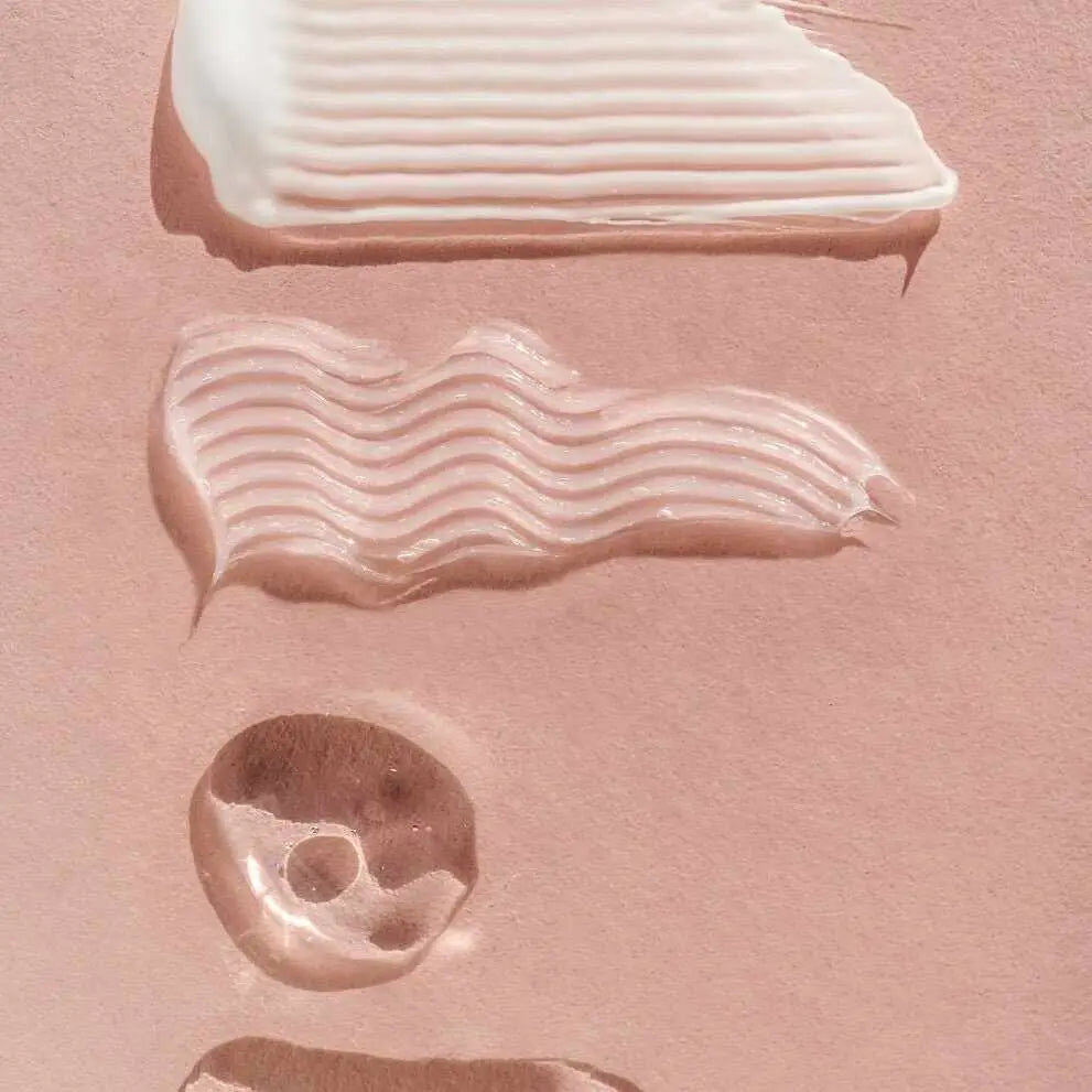 Campioni di texture creme, gel e liquidi per skincare senza sprechi