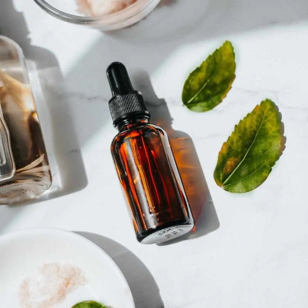 Bottiglia contagocce in vetro ambrato con tappo nero