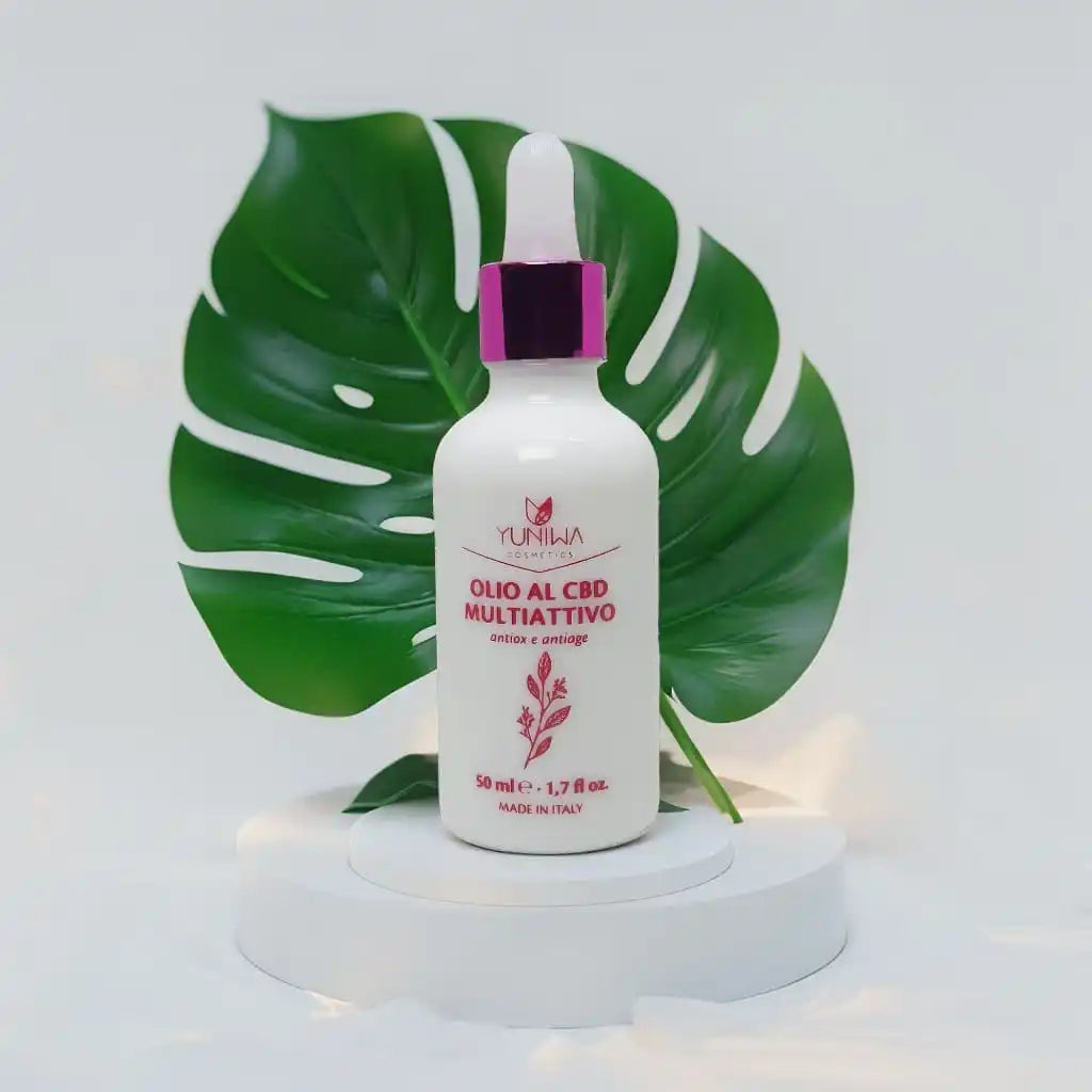 Bottiglia bianca con contagocce e tappo rosa, contenente un olio CBD multi-attivo.