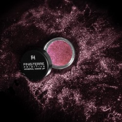 L'Ombre À Paupières Rouge Pompéien - Rébellion Finis Terre Les fards à paupières   Disponible sur Yumibio.com