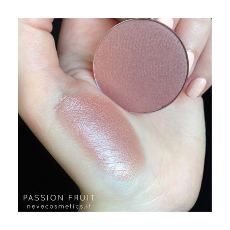 Rougir Le Fruit De La Passion - Rose Beige Neve Cosmetics Blush   Disponible sur Yumibio.com