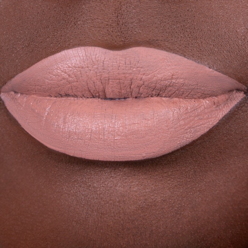 Teinte les lèvres de l'ombre 01 Nude Purobio Rossetti   Disponible sur Yumibio.com