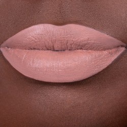 Teinte les lèvres de l'ombre 01 Nude Purobio Rossetti   Disponible sur Yumibio.com