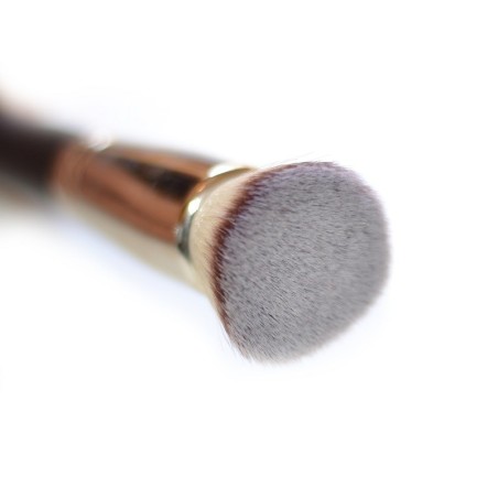 Jeu De Brosses À Votre Visage Finis Terre Brosses et Accessoires   Disponible sur Yumibio.com