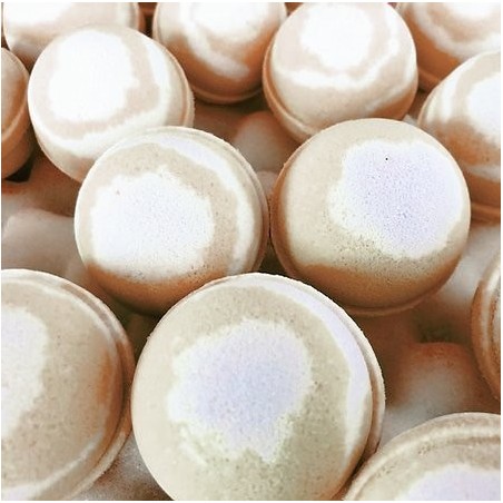 La bombe par un bain de Lait et de Miel SensoNaturale Bain Moussant Bio   Disponible sur Yumibio.com
