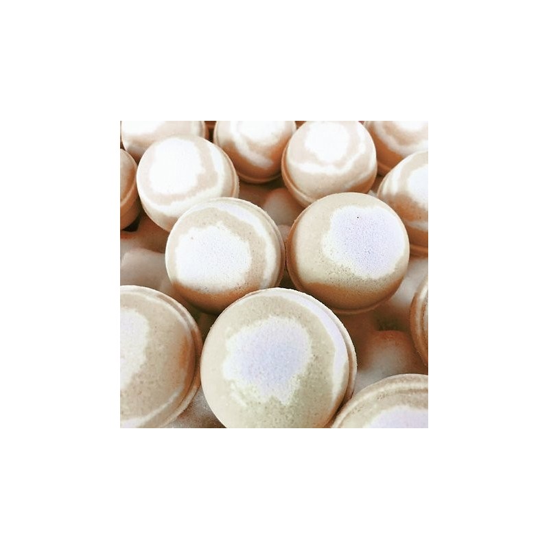 La bombe par un bain de Lait et de Miel SensoNaturale Bain Moussant Bio   Disponible sur Yumibio.com