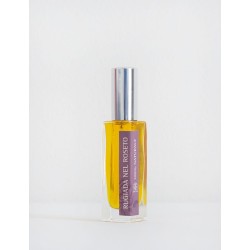 Le parfum Naturel de La Précieuse Rosée dans le jardin de roses Olfattiva Parfums   Disponible sur Yumibio.com