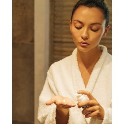 Plumping Face Serum Laboratoires de Biarritz Whey  Available on Yumibio.com