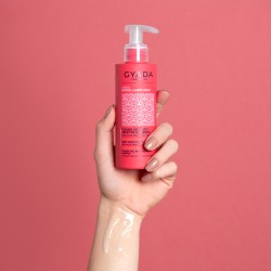 Styling fluid Curls to Soft Effect
