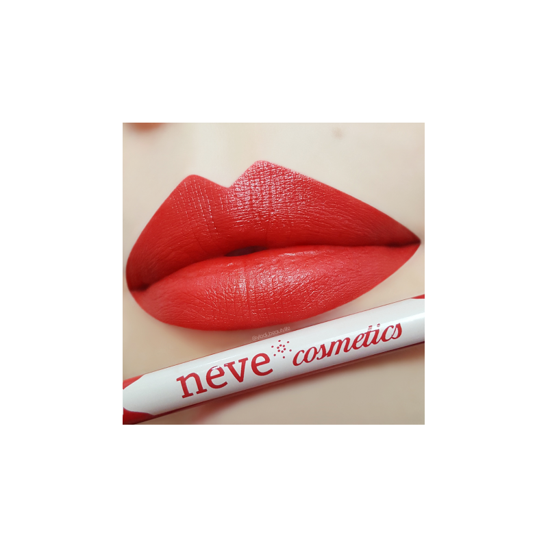 Le Crayon À Lèvres Corail Rouge - Chili Neve Cosmetics La maison   Disponible sur Yumibio.com