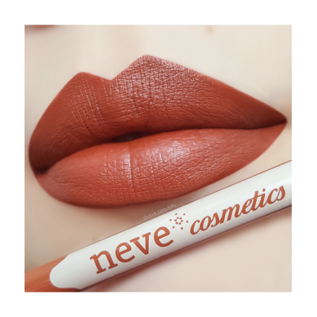 Le Crayon À Lèvres À La Rouille De La Confusion Neve Cosmetics Les lèvres   Disponible sur Yumibio.com