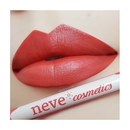 Le Crayon À Lèvres Rouge, Millésime - Flashback Neve Cosmetics Les lèvres   Disponible sur Yumibio.com