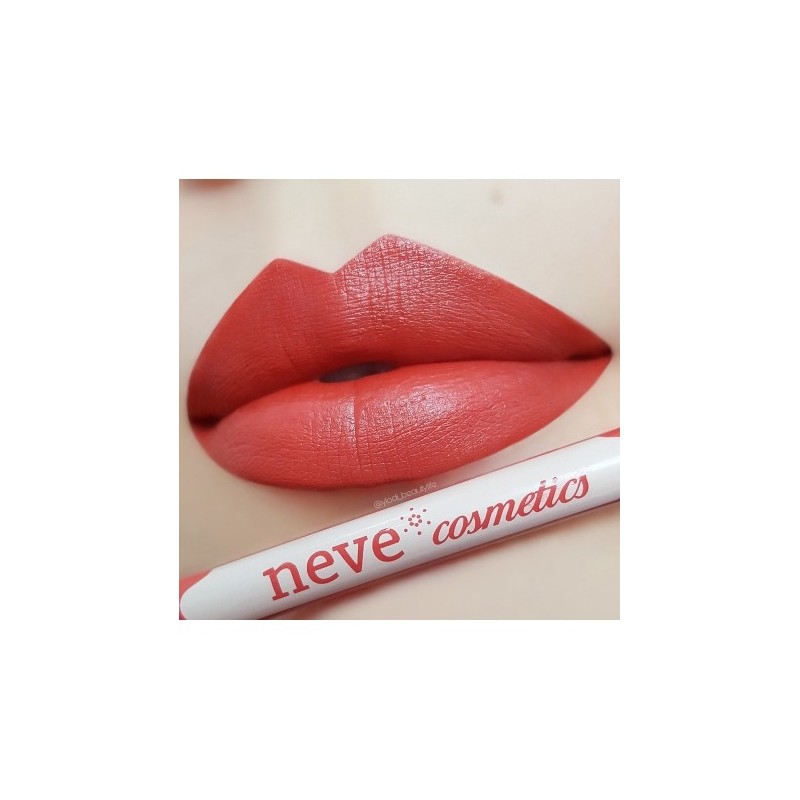 Le Crayon À Lèvres Rouge, Millésime - Flashback Neve Cosmetics Les lèvres   Disponible sur Yumibio.com