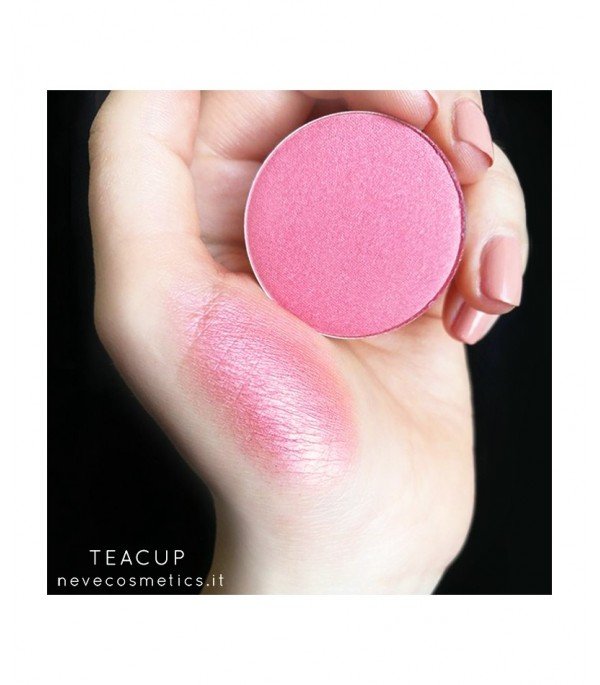 Neve Cosmetics – Compact Blush with Natural Effect