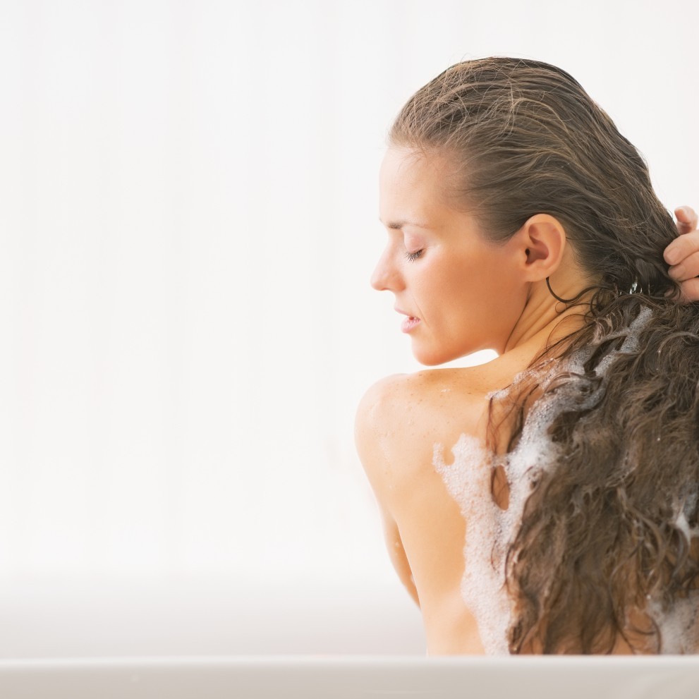 Lavaggi alternativi per capelli: come lavare i capelli senza shampoo